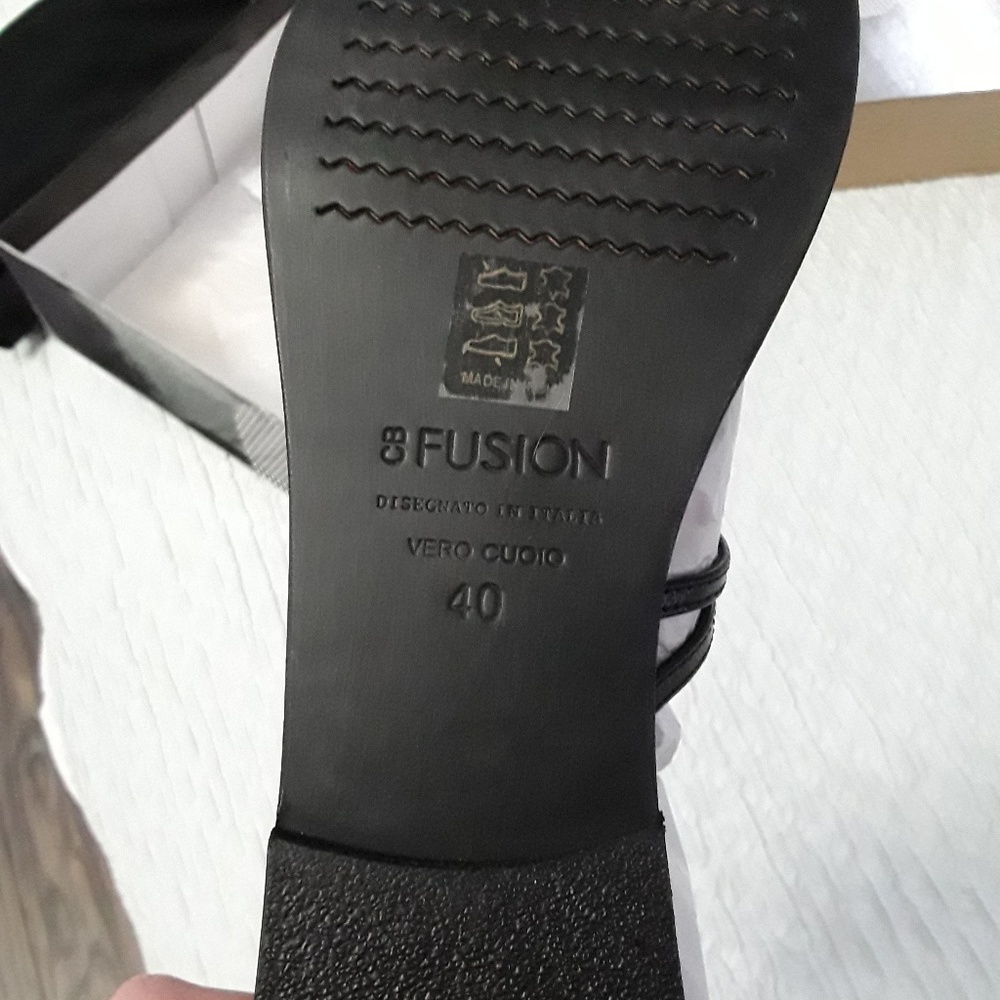 Sandals - Picture 5 of 5